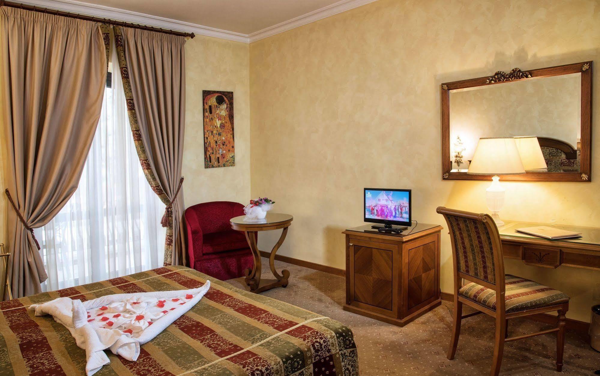 Grand Hotel Helio Cabala Marino Bagian luar foto